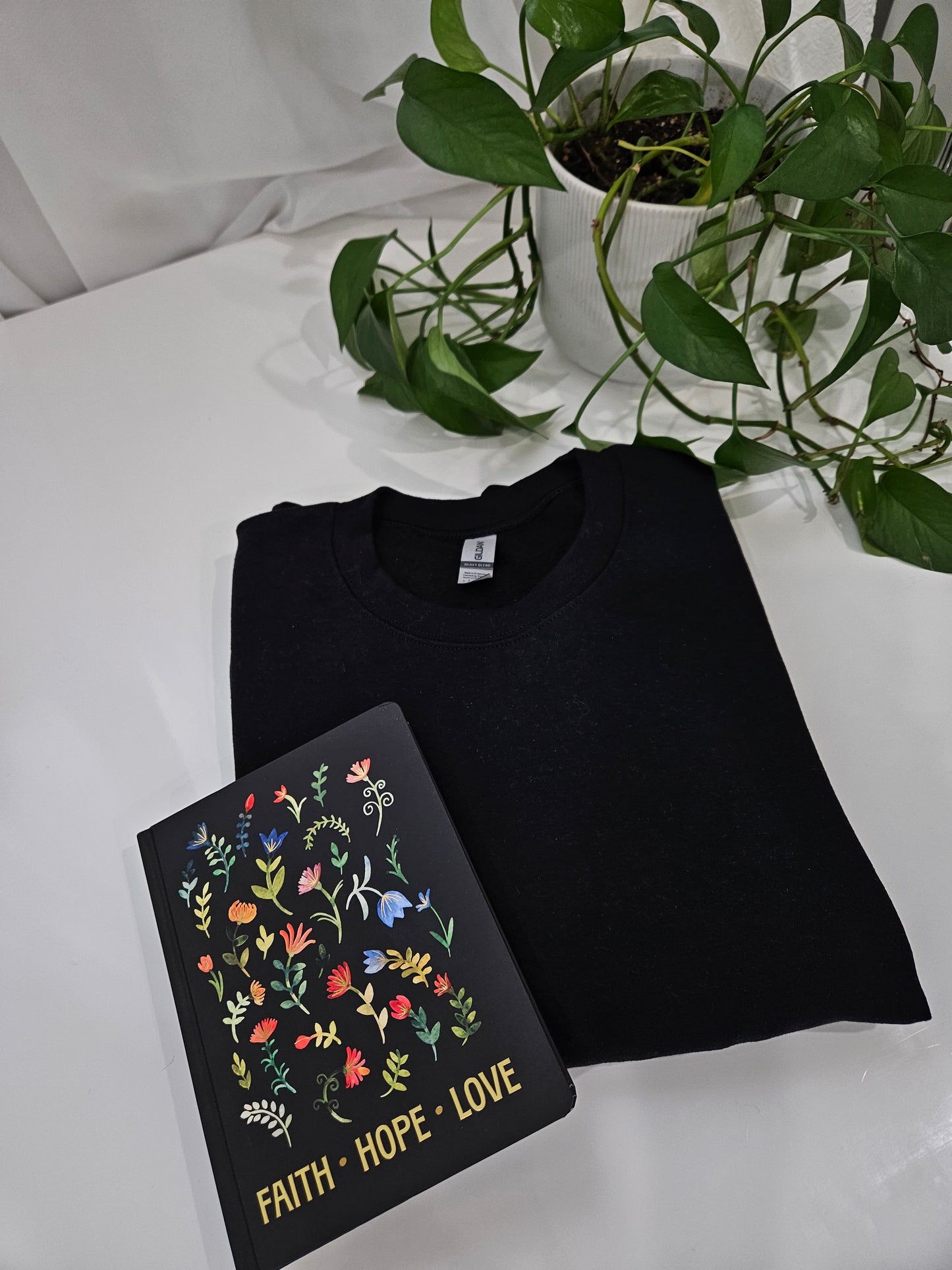 Sweater negro para personalizar + libreta