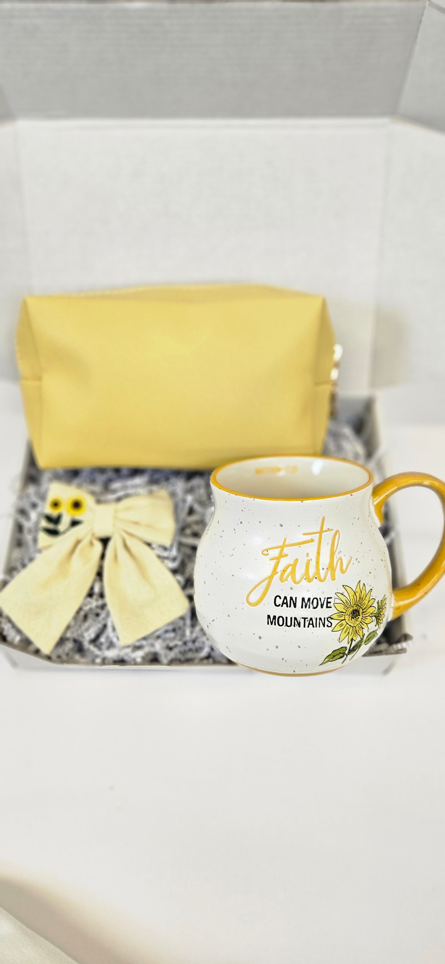 Giftbox 3 artículos "Taza+bolsa+lazo