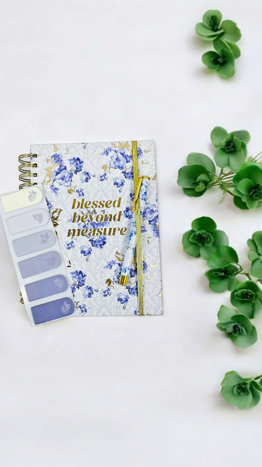 Agenda"Blessed Beyond Measure " floreada, con sticky notes.