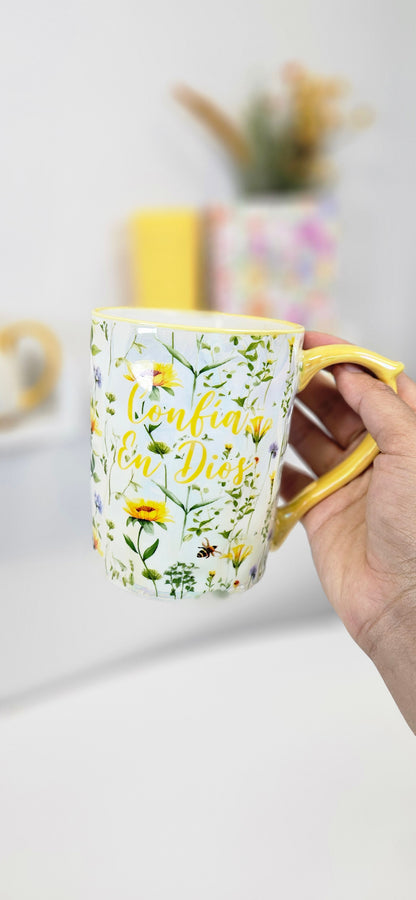 Taza "Confía en Dios" Mug amarilla floreada