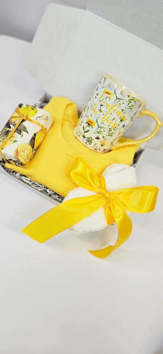 Giftbox de 4 artículos (Taza+Tshirt para personalizar +medias +Jabón)